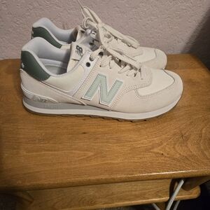 Womens  10B New Balance 574